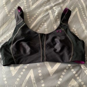 Woman’s under Armour heat gear bra